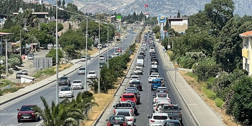 Aydın'da tatilcilerin dönüş yolunda yoğun trafik