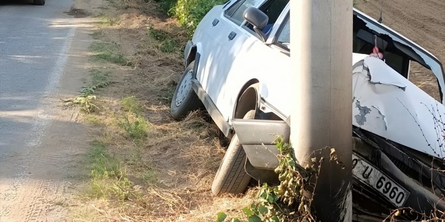 Köşk'te direğe çarpan otomobilin sürücüsü yaralandı