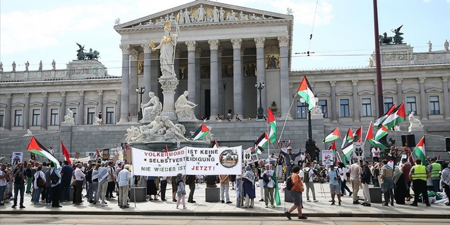 Avusturya'da İsrail'in Gazze'ye saldırıları protesto edildi