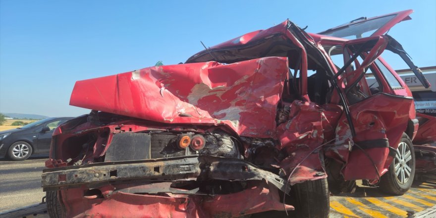 İzmir'deki kazada karı koca hayatını kaybeti, 7 kişi yaralandı
