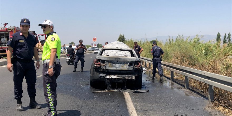 Aydın'da seyir halindeki otomobil yandı