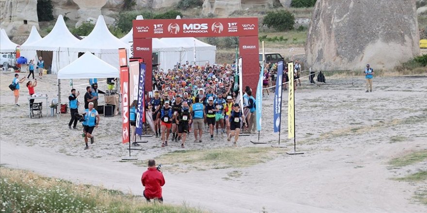 Kapadokya Çöl Maratonu'nda 30 kilometrelik koşu başladı