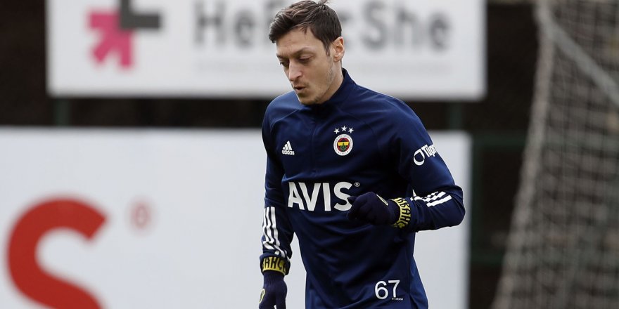 Mesut Özil, takımla çalıştı