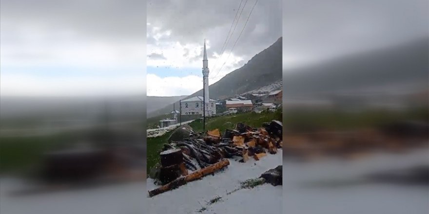Ovit Dağı'na haziranın son gününde kar yağdı