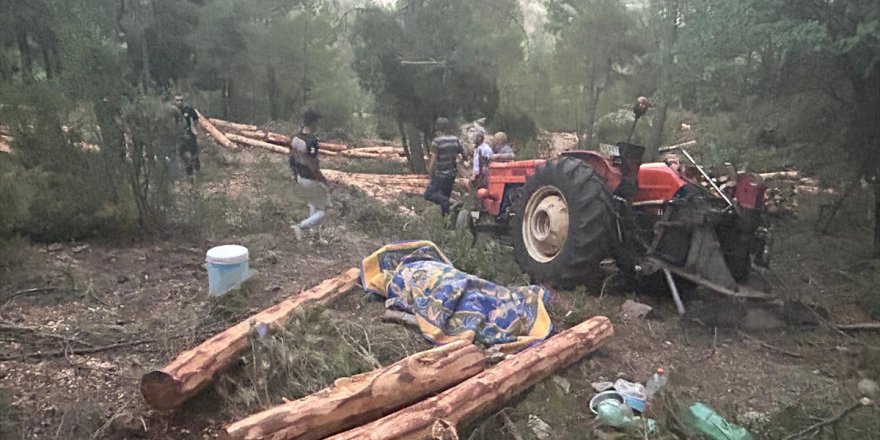 Muğla'da devrilen traktörün altında kalan sürücü hayatını kaybetti