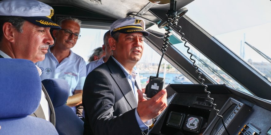 CHP Genel Başkanı Özel, sefer açılışına katıldığı deniz otobüsüyle Didim'den Bodrum'a gitti