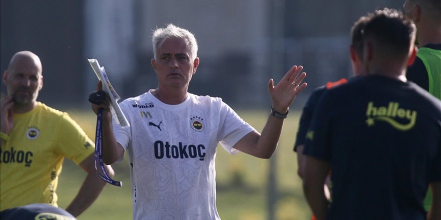 Fenerbahçe Teknik Direktörü Jose Mourinho: Duygusal olarak değil, akıllı bir şekilde hareket etmek istiyoruz
