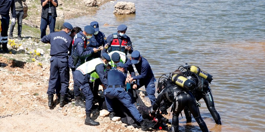 Muğla'da park halindeyken el freni çekilmeyince baraja düşen kamyonetteki kadın öldü