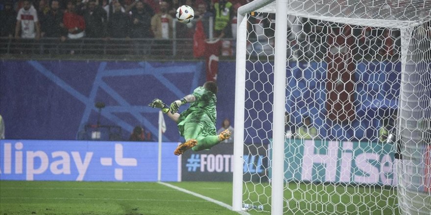 Milli kaleci Mert Günok'un son dakika kurtarışı Avusturya maçına damga vurdu