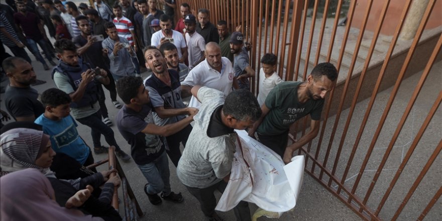 Gazze'nin Refah kentinde bazıları çürümeye yüz tutmuş 9 Filistinlinin cesedine ulaşıldı
