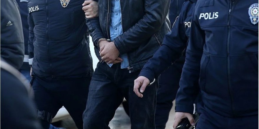 İzmir'de FETÖ operasyonunda 9 şüpheli yakalandı