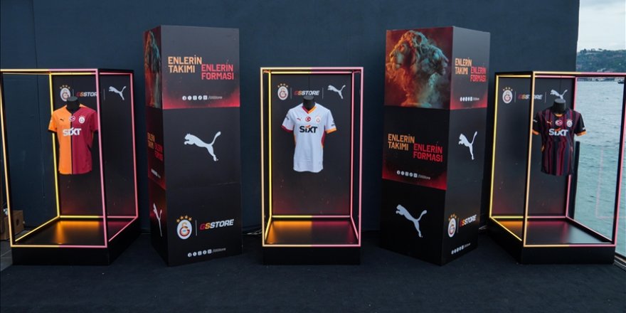 Galatasaray'da yeni sezon formaları tanıtıldı