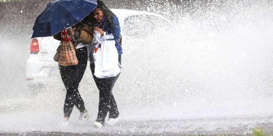 Meteoroloji'den İstanbul dahil 14 şehir için uyarı sarı alarm: 'Çok kuvvetli gelecek'