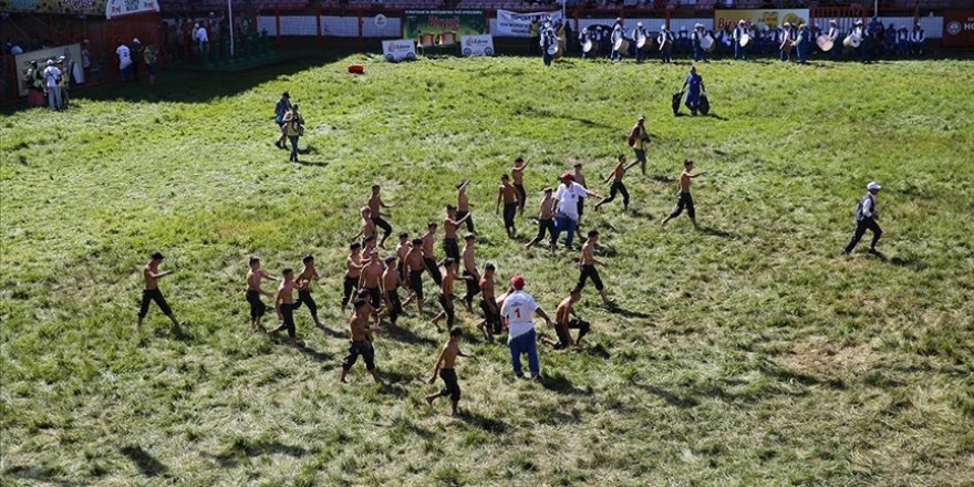 663. Tarihi Kırkpınar Yağlı Güreşleri'nin üçüncü gün müsabakaları başladı