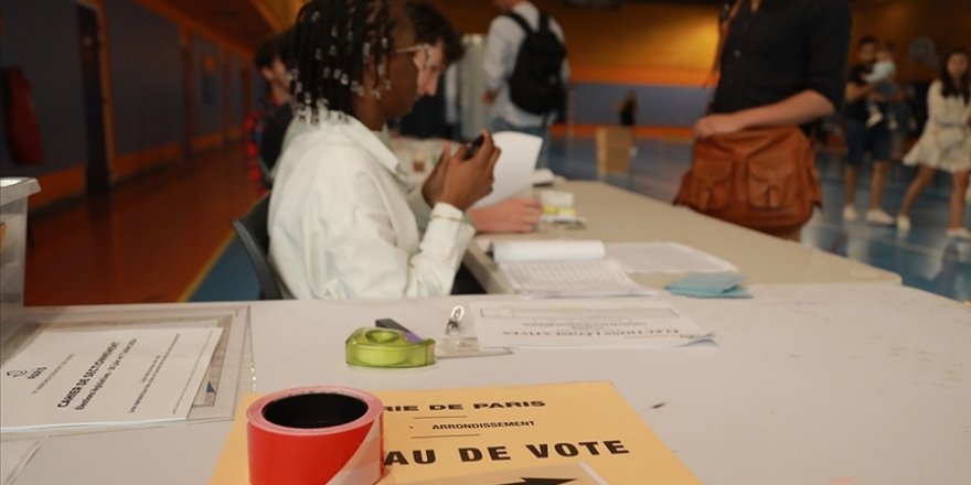 Fransız seçmen yarın Macron'un kararıyla kurulan erken seçim sandığına 2. tur oylama için gidecek