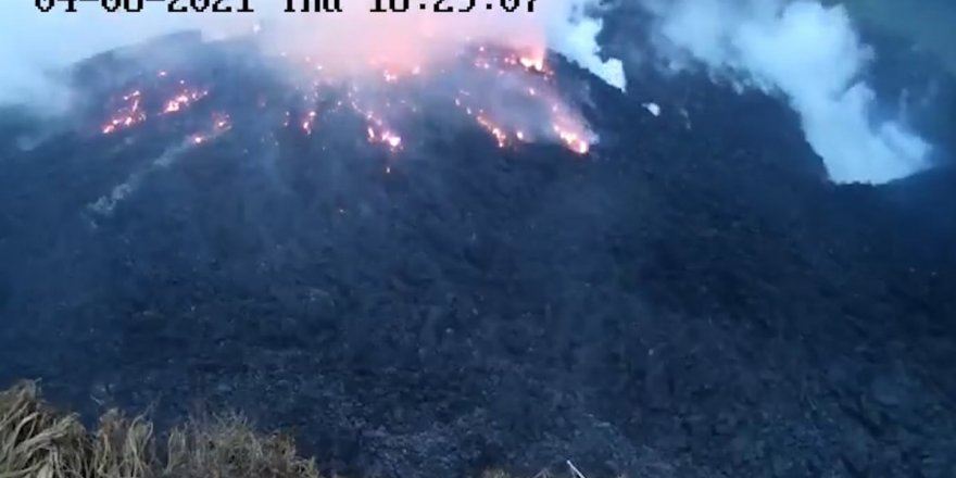 Karayipler’de La Soufriere Yanardağı tahliye çalışmaları sürerken patladı