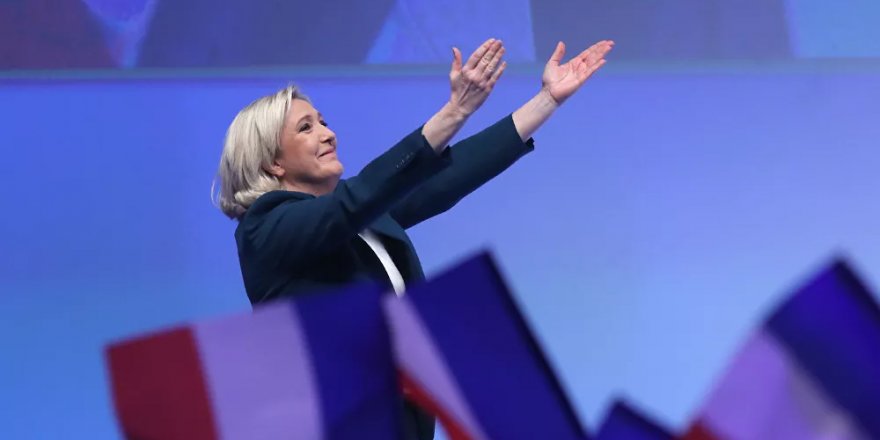Marine Le Pen, 2022'deki Fransa cumhurbaşkanlığı seçimine adaylığını açıkladı