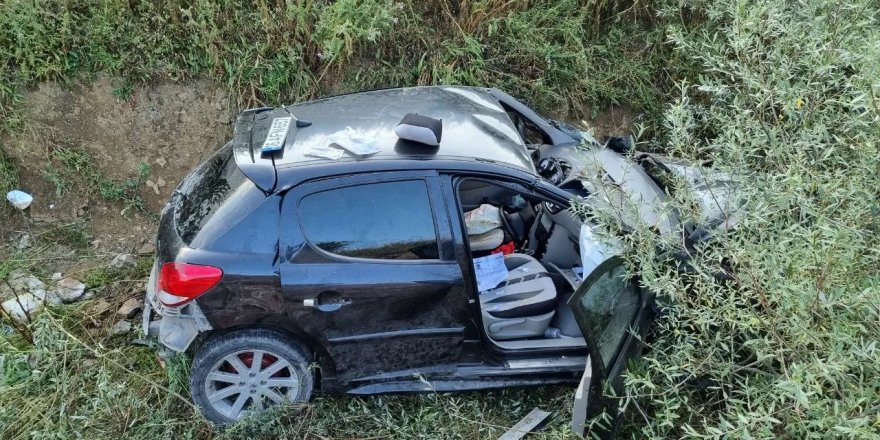 Dere yatağına devrilen cipin sürücüsü öldü, 2 kişi yaralandı