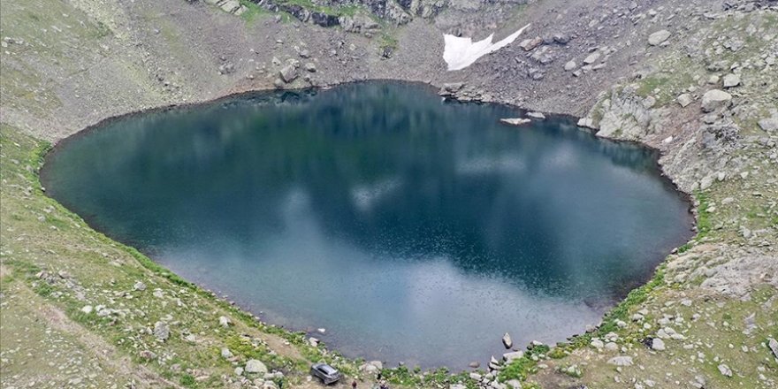 Karagöl Dağları doğa tutkunlarına eşsiz güzellikler sunuyor