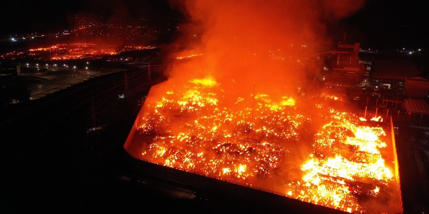 Aydın'da kağıt fabrikasındaki yangın işletmenin ikinci kısmına sıçradı