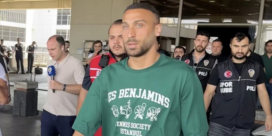 Fenerbahçe'nin prensip anlaşmasına vardığı Cenk Tosun, İstanbul'a geldi