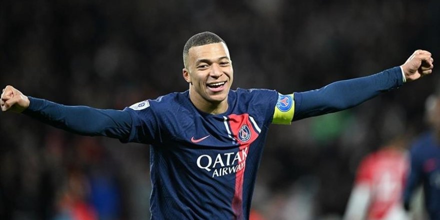 Real Madrid, Mbappe'yle 80 binden fazla taraftarın önünde sözleşme imzaladı