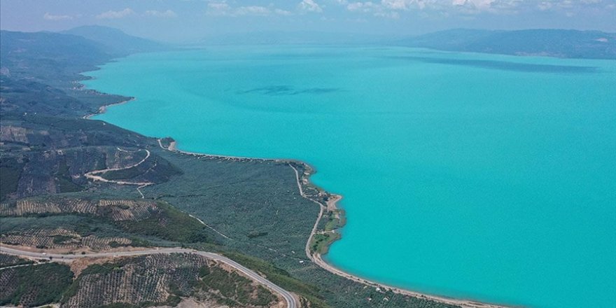 İznik Gölü alg patlamasıyla turkuaz görünüme kavuştu