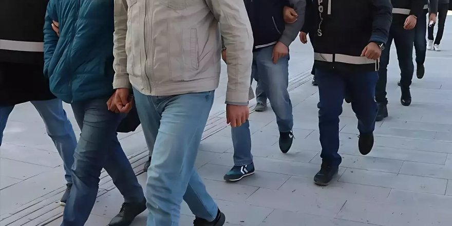 İzmir merkezli 3 ildeki FETÖ operasyonunda 6 şüpheli gözaltına alındı