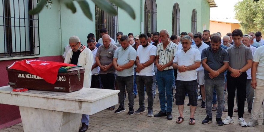 Ödemiş’te yanan otomobilde hayatını kaybeden çocuk defnedildi