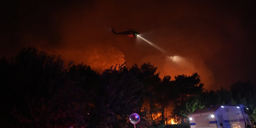 İzmir Gaziemir ve Buca’da çıkan yangının yerleşim yerlerine tehdidi önlendi, Foça’daki yangın kontrol altına alındı