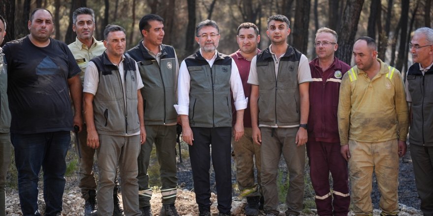 Bakan Yumaklı, İzmir'de yangın bölgesinde açıklamalarda bulundu