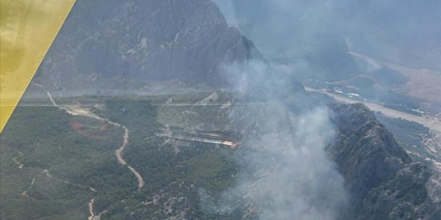 Antalya'da ormanlık alanda yangın çıktı