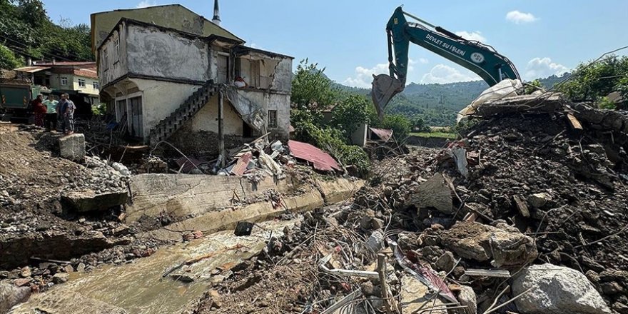 Giresun'da sağanağın ardından hasar giderme çalışmaları sürüyor