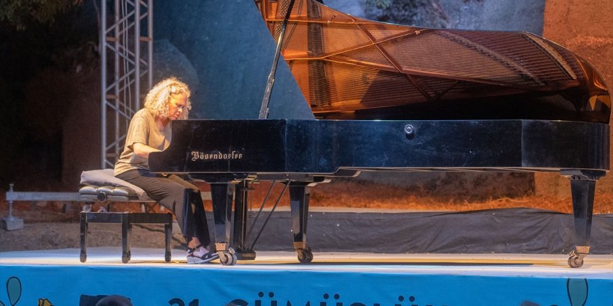 21. Gümüşlük Müzik Festivali kapsamında Fransız piyanist Caroline Sageman konser verdi