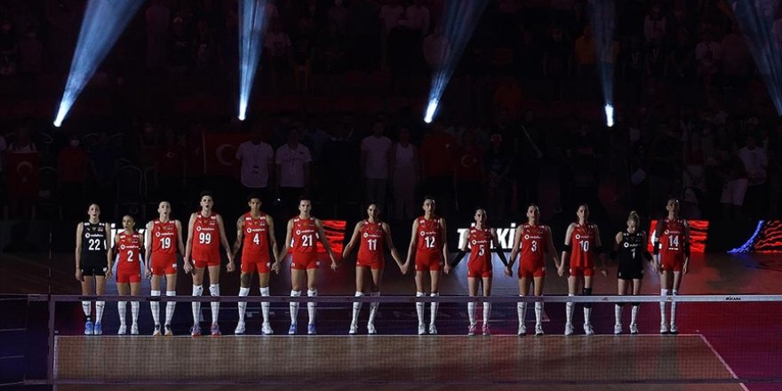 A Milli Kadın Voleybol Takımı, Paris 2024'te "ilk servisi"ni yarın kullanacak