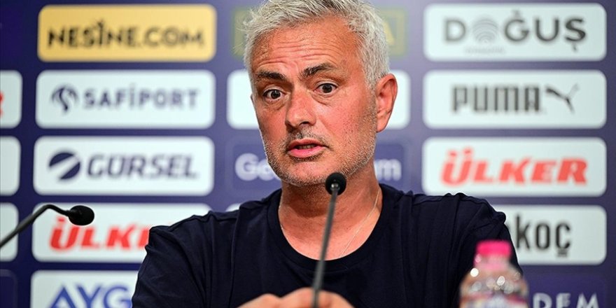 Fenerbahçe Teknik Direktörü Mourinho: Taraftarın yaratacağı atmosferi merak ediyorum