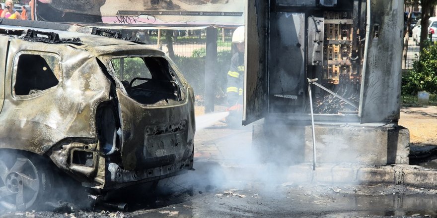 Turgutlu'da elektrik trafosunda çıkan yangın 4 araca zarar verdi