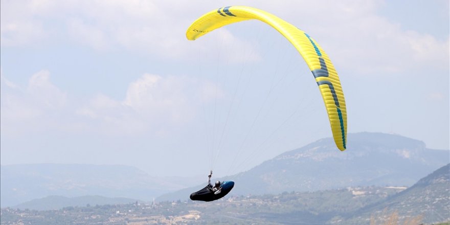 Yamaç Paraşütü Milli Takımı'nın genç sporcusu, uluslararası başarı için çalışıyor