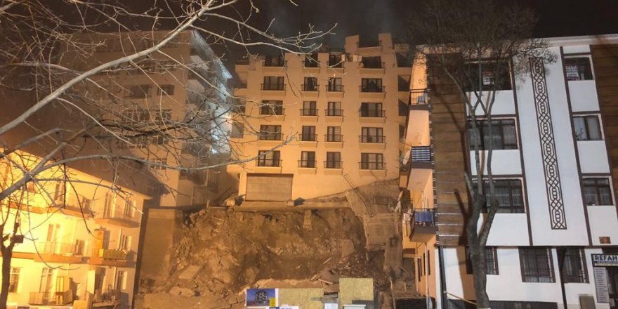 Ankara'da Açelya apartmanının çatısı çöktü, yıkım çalışmaları sabaha kaldı