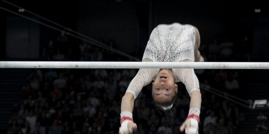 Olimpiyat Oyunları'nda artistik cimnastik asimetrik paralelde Cezayirli Kaylia Nemour altın madalya kazandı