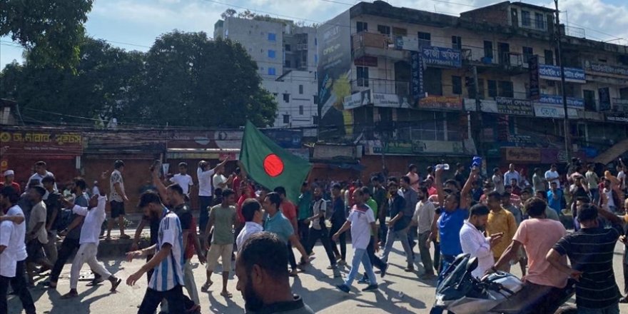 Bangladeş ordusu ülkede geçiş hükümeti kurulacağını duyurdu