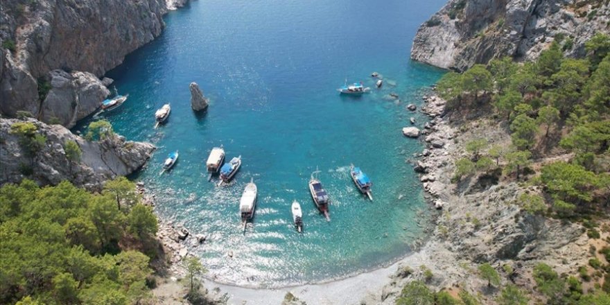 Olimpos ve Adrasan'ın koyları doğa tutkunlarını ağırlıyor