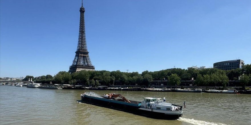 Paris Belediye Başkanı kirlilik tartışmaları ile gündemdeki Sen Nehri'nin temiz olduğunu savundu