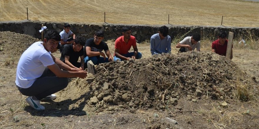 Muş'ta baraj gölünde boğulan 5 kişi toprağa verildi