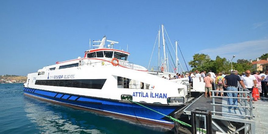 İzmir'de deniz seferlerine fırtına engeli