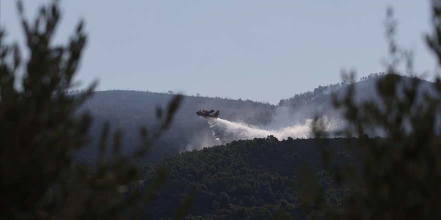 Yunanistan'da orman yangınlarına müdahale ediliyor