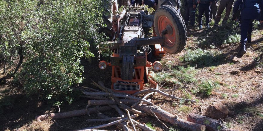 Traktör altında kalarak yaşamını yitirdi