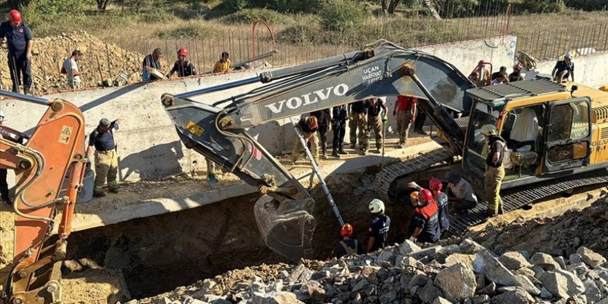 Tuzla'da 2 işçinin hayatını kaybettiği göçüğe ilişkin 4 kişi gözaltına alındı