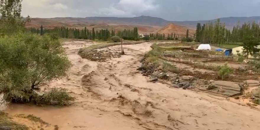 Erzurum ve Kars'ta sel, Trabzon'da ise şiddetli yağış etkili oldu