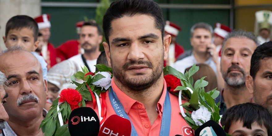 Olimpiyatta bronz madalya kazanan Taha Akgül'den hakemlere tepki